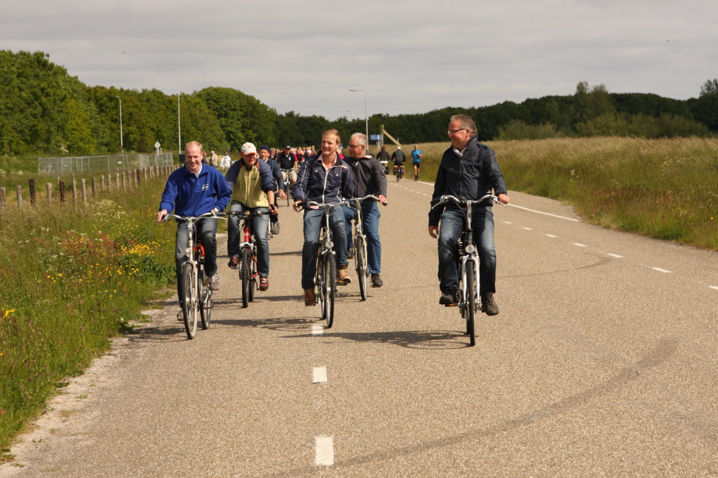 Fietsers van Apollo met de Rabobank sponsortocht